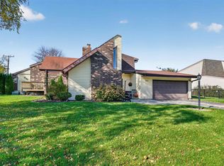 6661 Charlie Grimm Rd, Windsor, WI 53598