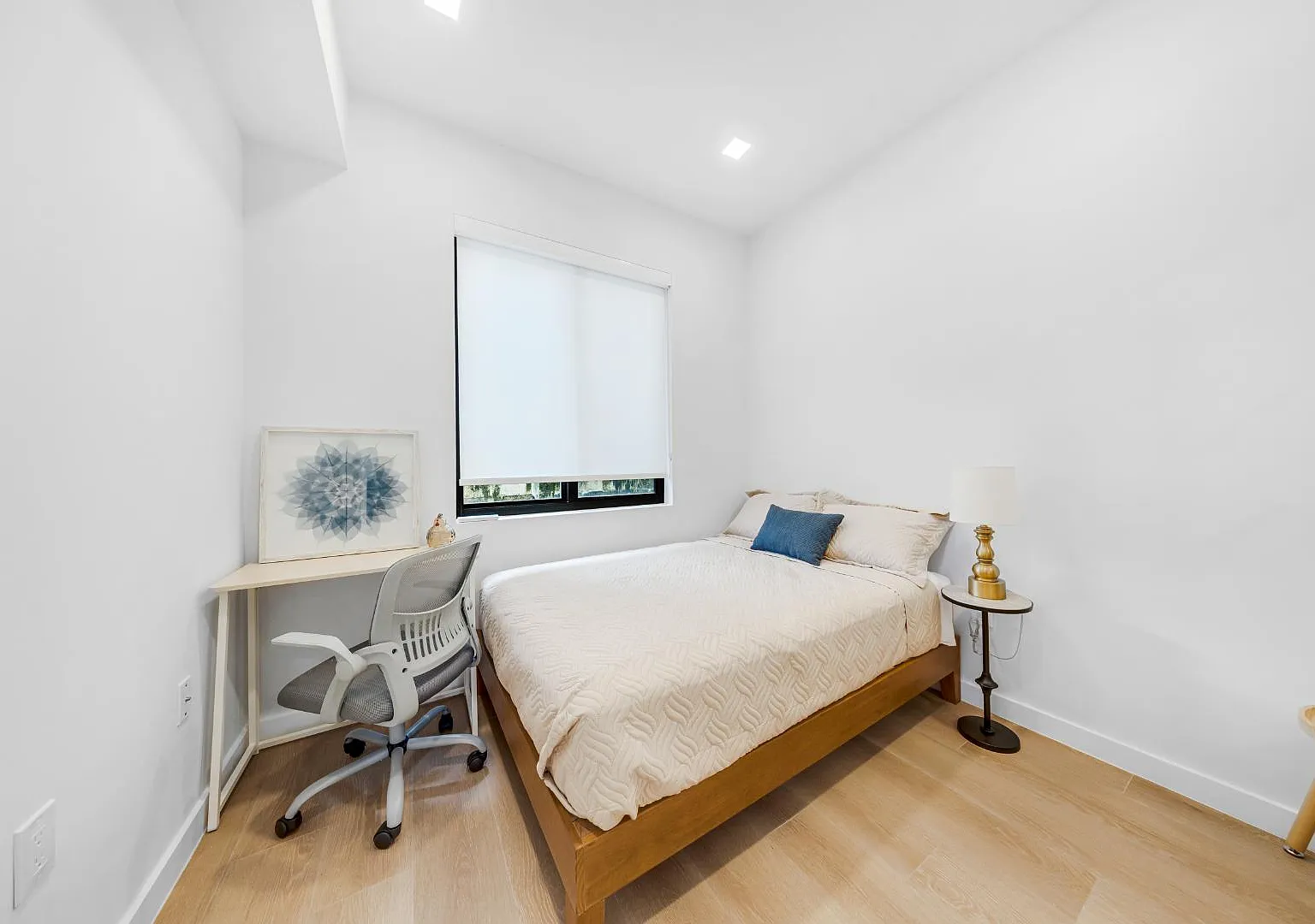 1376 SW 4th St - 405B (Furnished Room) — Photo 3