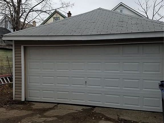 3rd image of 511 Hinman Ave