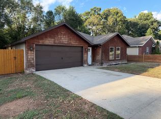 1407 Crescent St, Bentonville, AR 72712