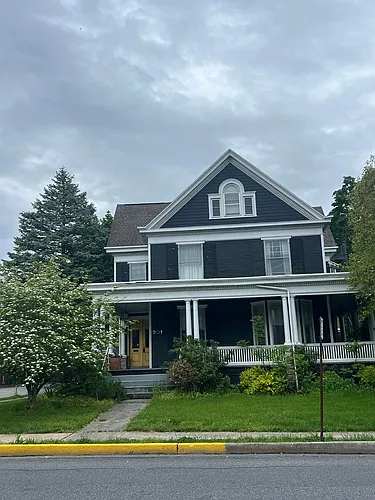 201 S College St Photo 1