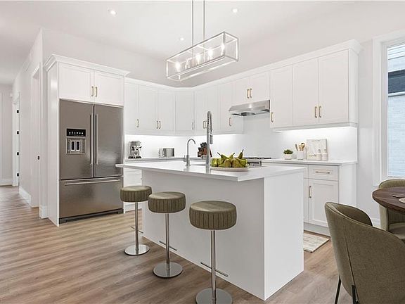 3rd image of 255 Ladyslipper Dr
