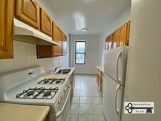 3rd image of 78-11 Kew Forest Ln #2BB