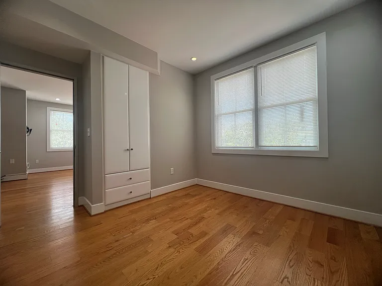 1209 G St SE #8 — Photo 22