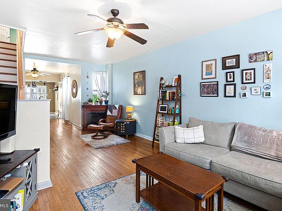 2nd image of 3038 Mercer St