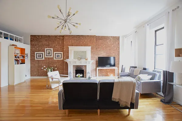 Rented by Street Realty Brokerage LLC | media 25