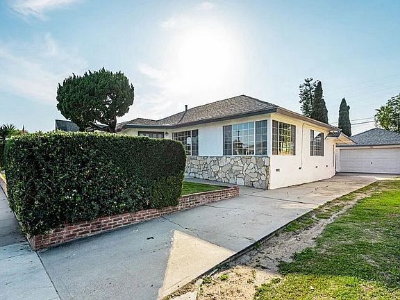 2nd image of 2251 Mira Mar Ave