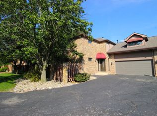 5 Tyne Ct APT 1, Bloomington, IL