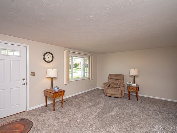 3rd image of 6306 Kingsbury Dr
