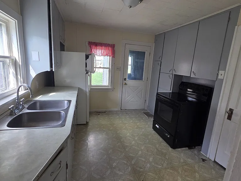 121 Clinton St — Photo 8