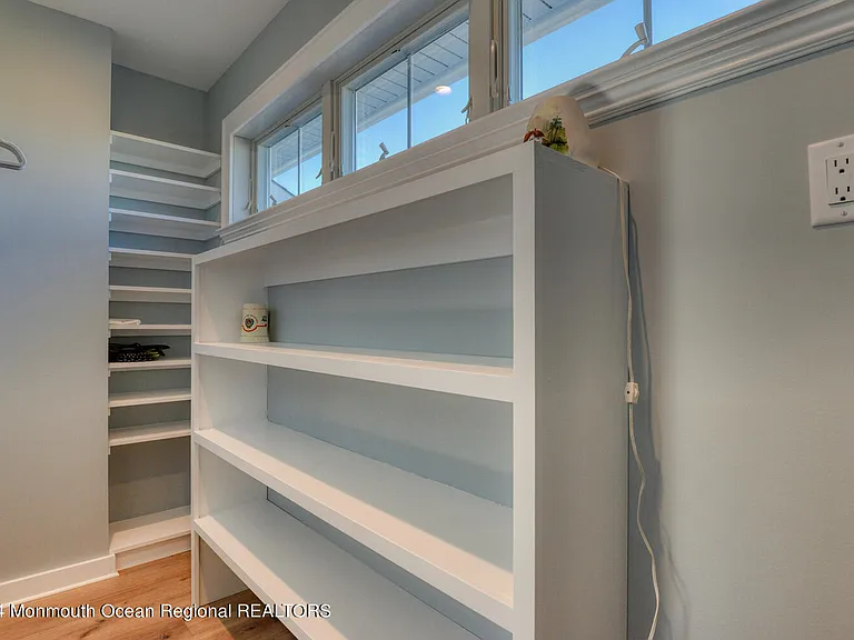 105 Saint Louis Ave — Photo 18