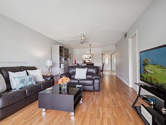 5th image of 830 S Hollybrook Dr APT 302