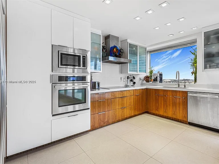 1541 Brickell Ave #A-3902 — Photo 14