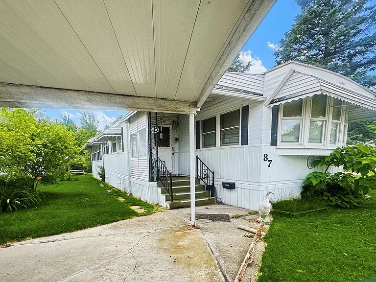 87 Renfrew Ave — Photo 2