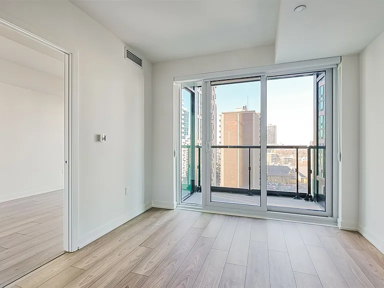 223 Redpath Ave — Photo 76