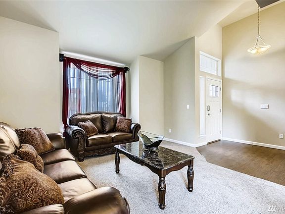 4th image of 4020 201st St E