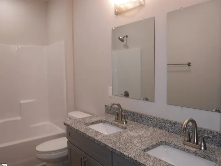 504 Greenlea St — Photo 5