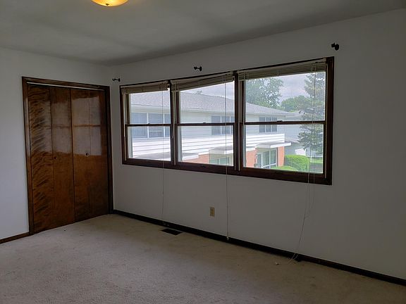 3rd image of 537 E Market St #2