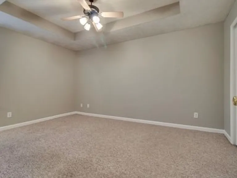 528 Freedom Ct — Photo 7