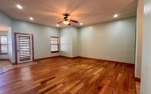 4th image of 307 Jamestown Dr