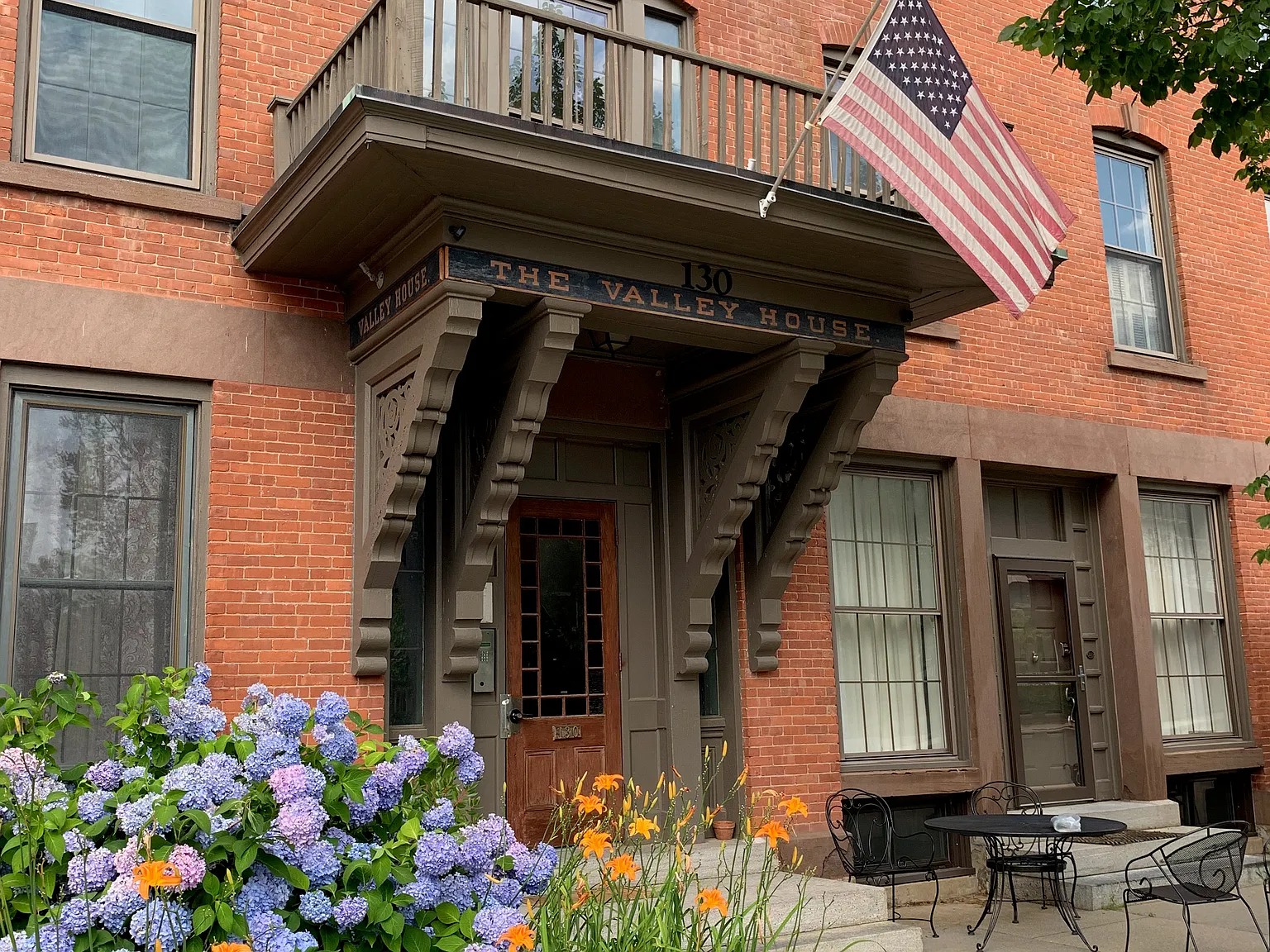 1 bed, 810 sqft, $1,900 — Photo 2