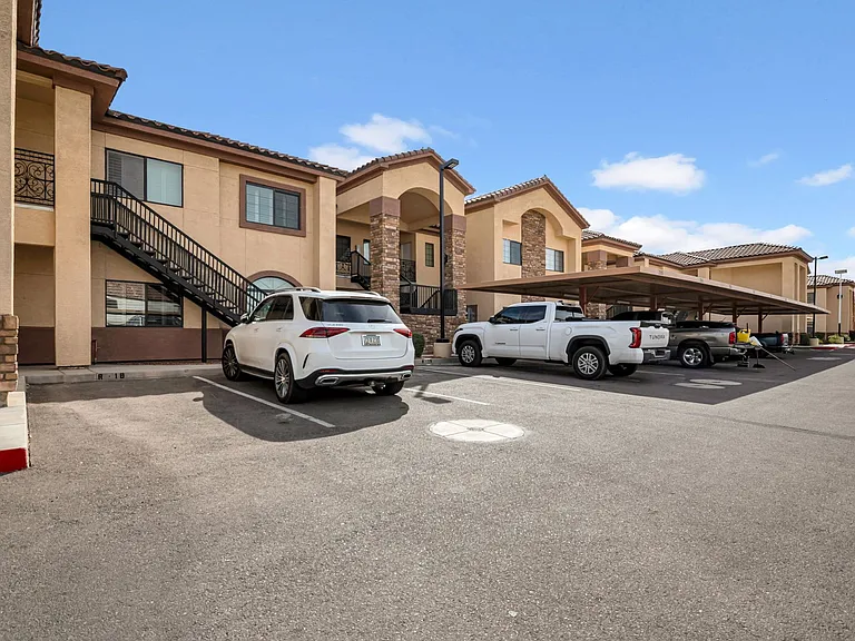 Desert Jewel Apartments — Photo 6