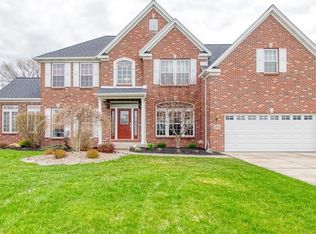 5809 Forest Creek Dr, East Amherst, NY 14051