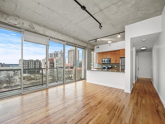 5th image of 1620 S Michigan Ave Unit 526