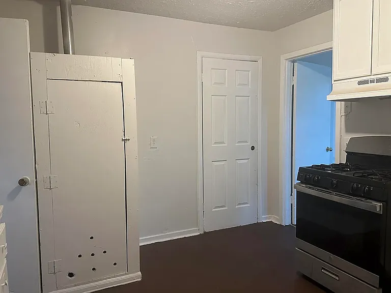 2221 Woodlawn St #2221 — Photo 4