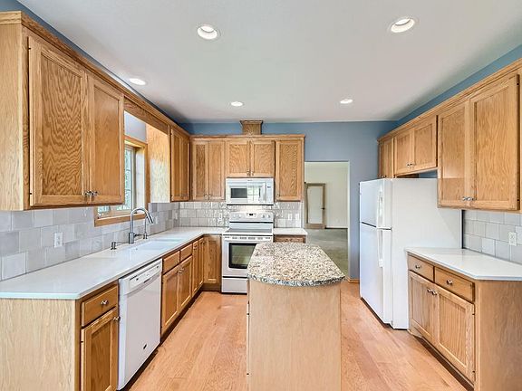2nd image of 2772 Park View Ct