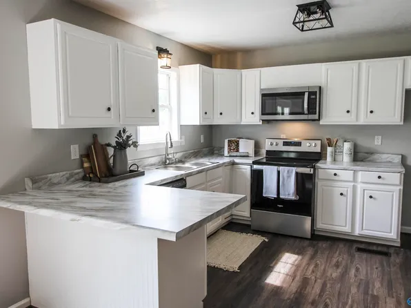 51 Creekside Dr, Gadsden, AL 35903