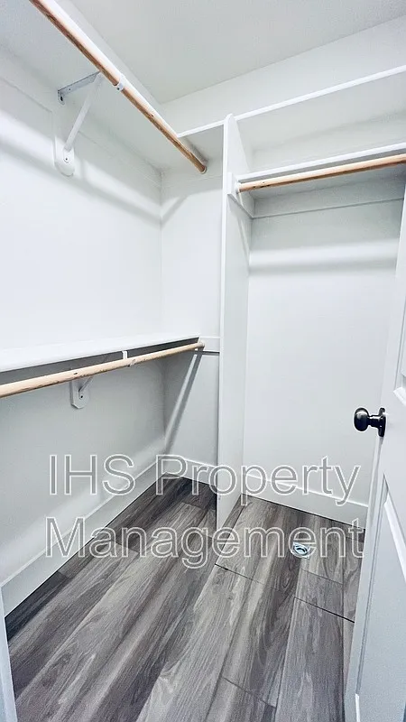 2 bed, 2.0 bath, 1001 sqft, $1,325 — Photo 3