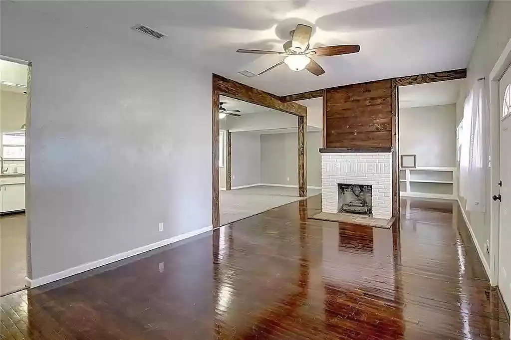 213 N 2nd St — Photo 3