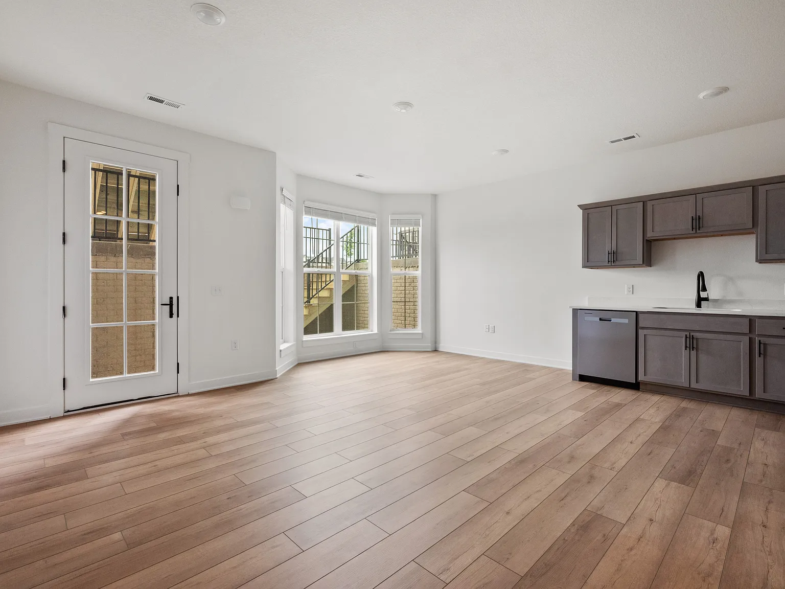 1115 SW 11th St — Photo 2