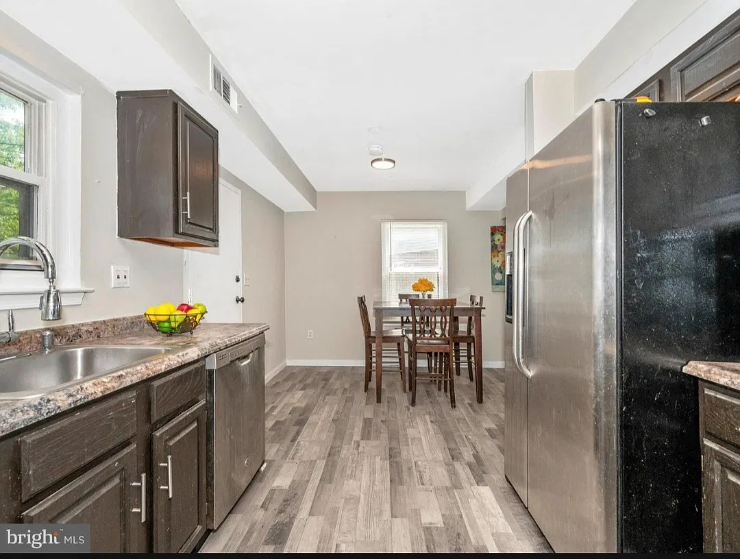 3 bed, 1.5 bath, 1104 sqft, $2,500 — Photo 4