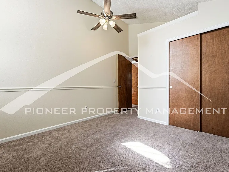 9753 Independence St — Photo 17