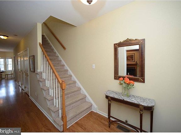 3rd image of 607 Yardley Ln