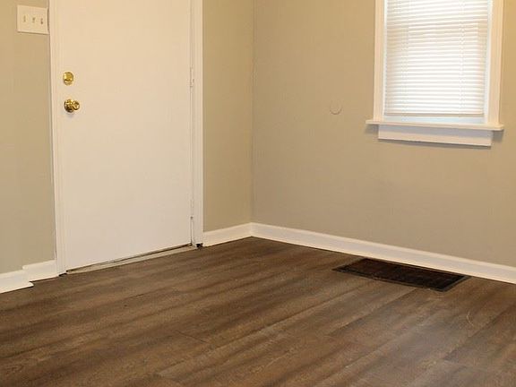 3rd image of 615 Prospect Ave NE APT 1