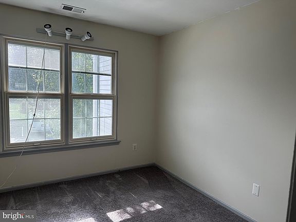 4th image of 128 Andover Pl