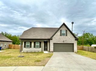 10560 Bayou Ct, Olive Branch, MS 38654