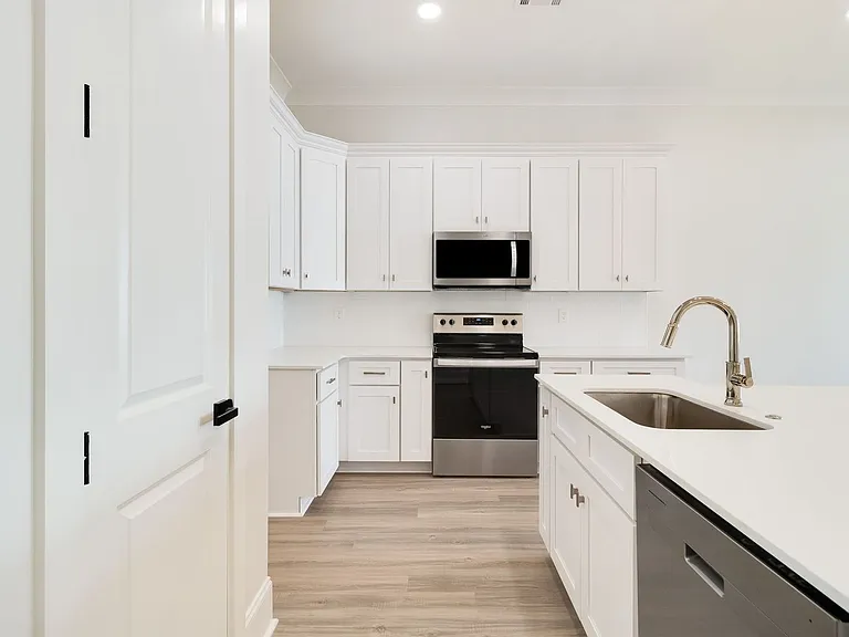 102 Perth Pl — Photo 29