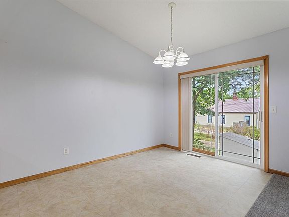 5th image of 710 Main St
