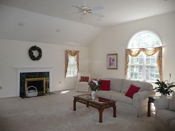 4th image of 7 Bayberry Ln