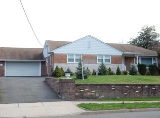 481 Valley Rd, Clark, NJ 07066
