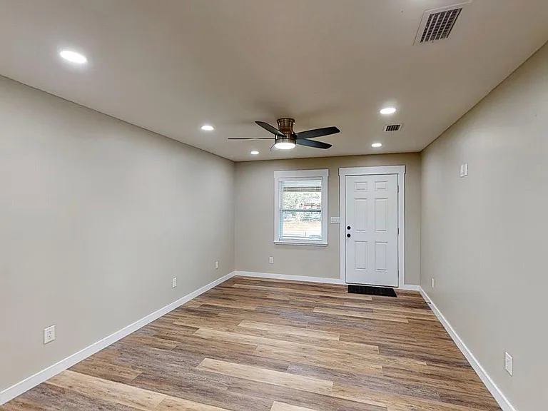 3207 N 6th Ave — Photo 9