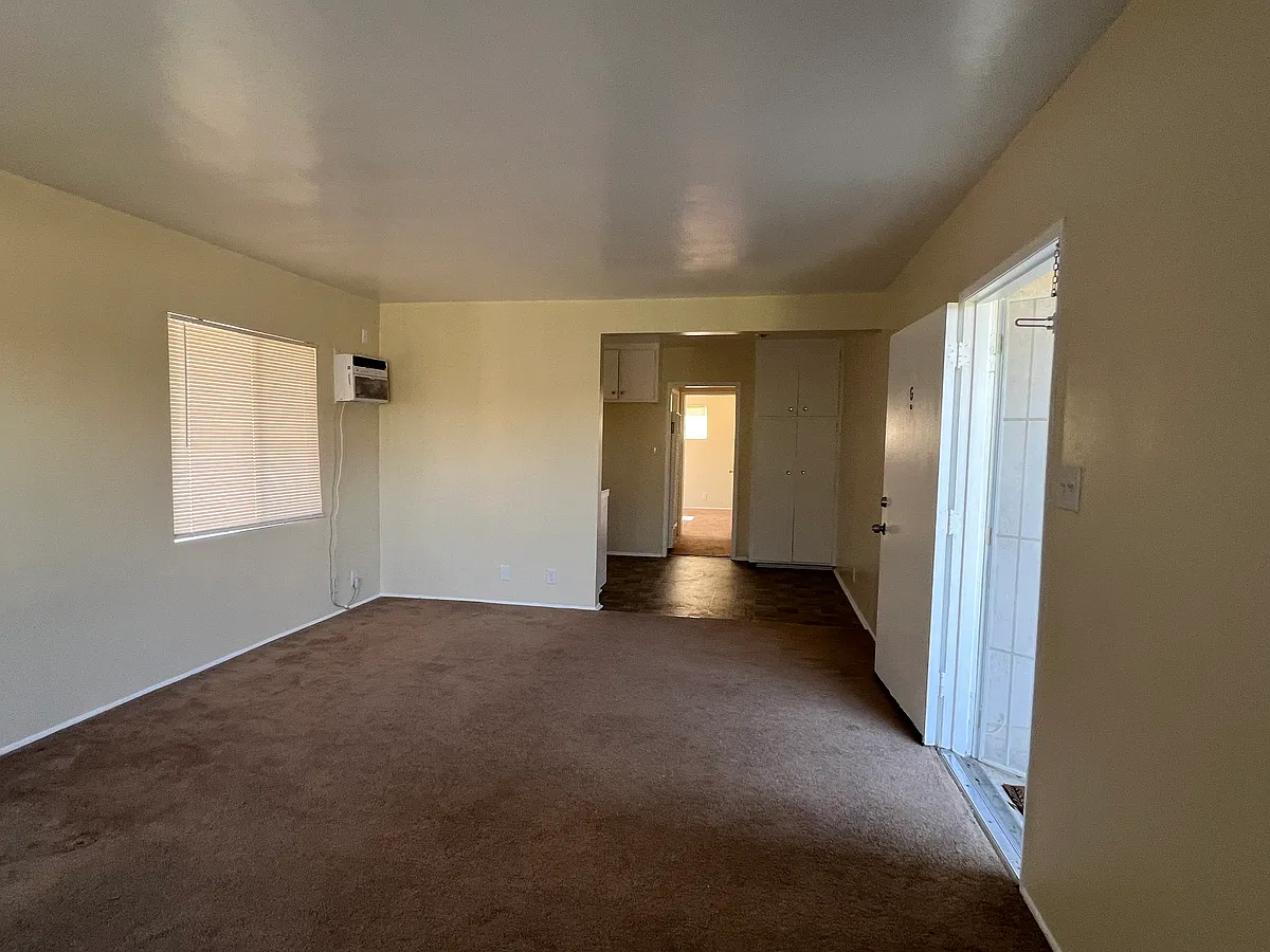 Building Photo - 8338 Sargent Ave #G