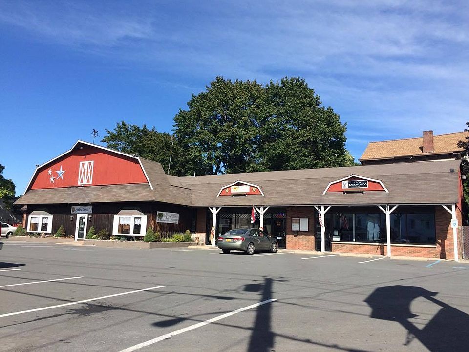 4500sf prime commercial store front. Great location for any type of retail, office, consignment, gym etc. Previously a furniture store for 33 years, currently a fabric shop. Large area for sign on the road.