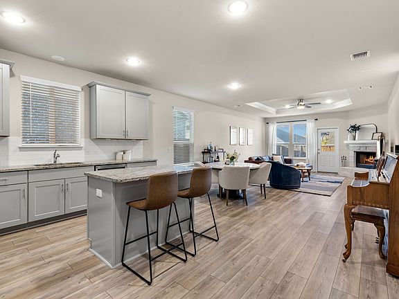 3rd image of 800 Gull Rd