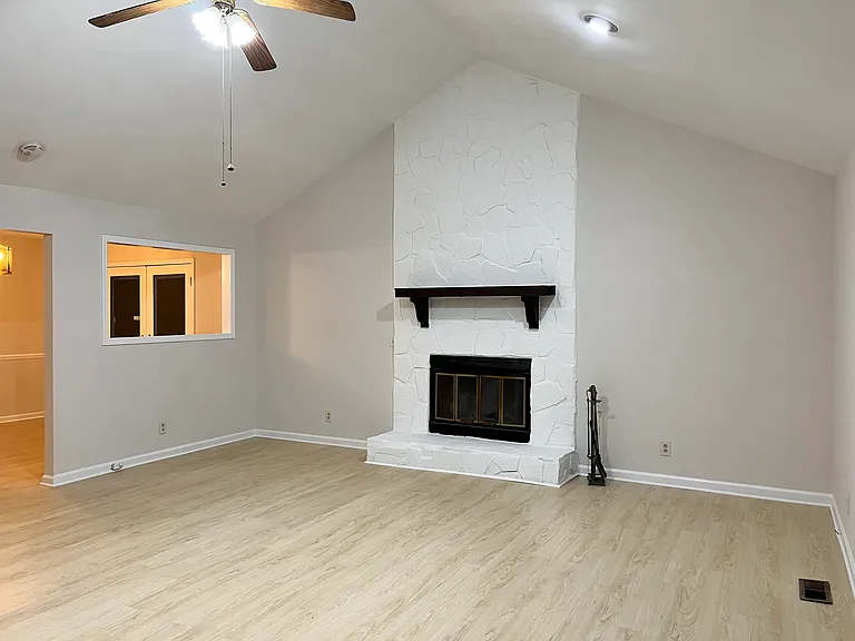 743 Plantation Pkwy — Photo 1