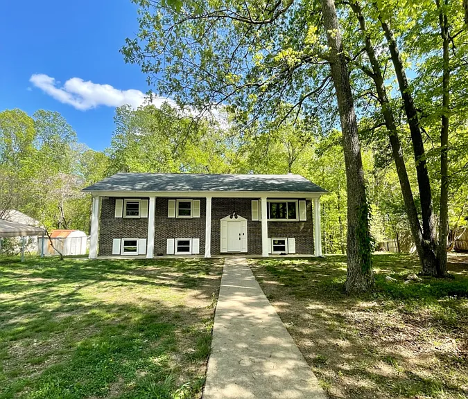 9505 Eastern View Trl — Photo 1